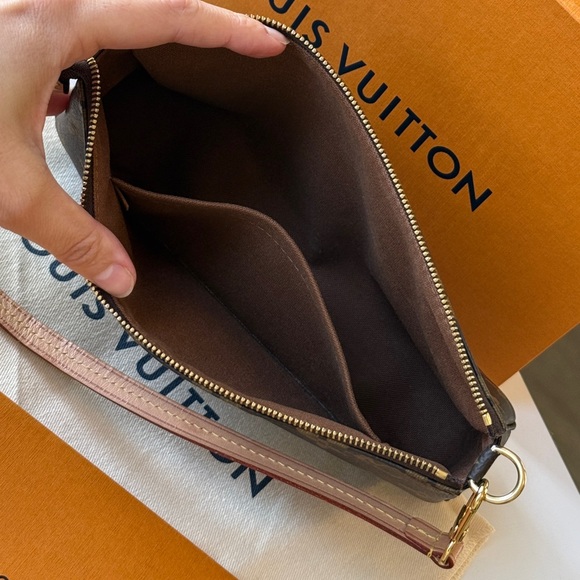 Louis Vuitton Pochette Accesoires - Picture 6 of 7